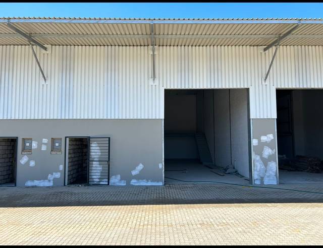240M² WAREHOUSE TO LET IN FISANTEKRAAL